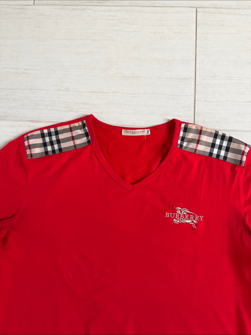 Burberry Red V‑Neck Tee with Iconic Check Shoulder Insets - Picture 4 of 4